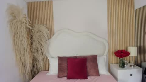 rebeca_taylor_ online show from April 5, 12:13 pm