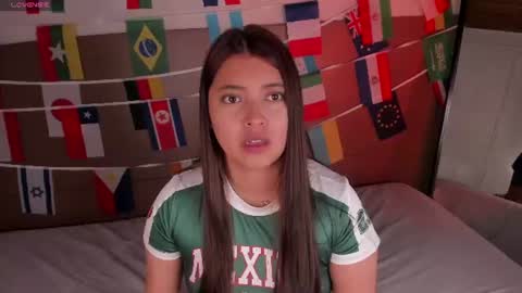 Snapshot of rebeca_williams_ chatting on June 18, 12:31 pm Rebeca Williams online show from June 18, 12:31 pm