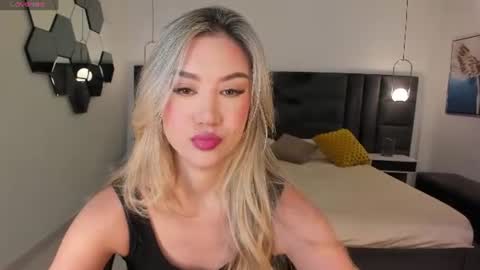 Snapshot of rebeccahudson_ chatting on June 17, 7:04 pm Rebe online show from June 17, 7:04 pm