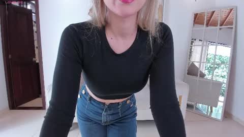 Snapshot of rebeccahudson_ chatting on June 29, 6:19 pm Rebe online show from June 29, 6:19 pm