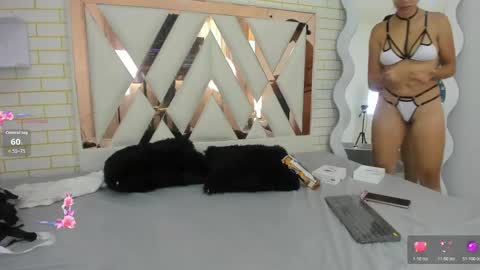 Snapshot of red_angell_ chatting on May 25, 7:20 pm ANGELLY online show from May 25, 7:20 pm