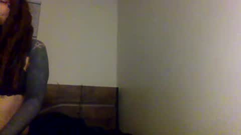 Snapshot of red_eyed_roze chatting on December 4, 4:32 am red_eyed_roze online show from December 4, 4:32 am