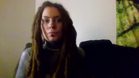 Snapshot of red_eyed_roze chatting on February 4, 4:15 am red_eyed_roze online show from February 4, 4:15 am