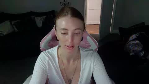 Snapshot of red_firesquirt chatting on March 11, 12:22 pm Red - online show from March 11, 12:22 pm