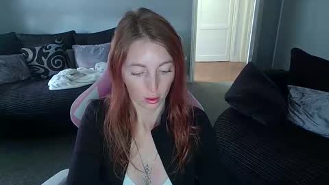 Snapshot of red_firesquirt chatting on April 14, 8:42 am Red - online show from April 14, 8:42 am