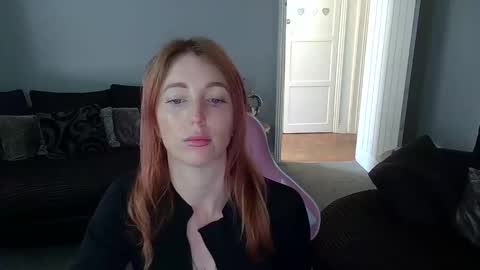 Snapshot of red_firesquirt chatting on April 27, 11:19 am Red - online show from April 27, 11:19 am