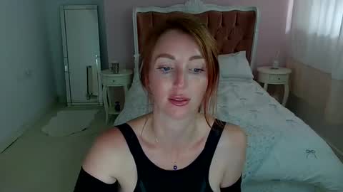 Snapshot of red_firesquirt chatting on July 14, 1:39 pm Red - online show from July 14, 1:39 pm