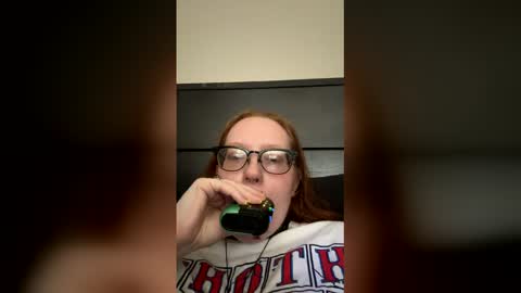 red_hot_foxx03 online show from March 27, 7:46 pm