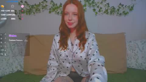 Snapshot of red_lissa chatting on November 10, 12:59 pm Lissa 3 online show from November 10, 12:59 pm