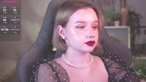 Snapshot of red_queeen chatting on January 23, 11:15 pm QUEEN OF EVIL online show from January 23, 11:15 pm