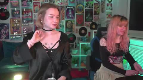 Snapshot of red_queeen chatting on February 28, 2:20 am QUEEN OF EVIL online show from February 28, 2:20 am