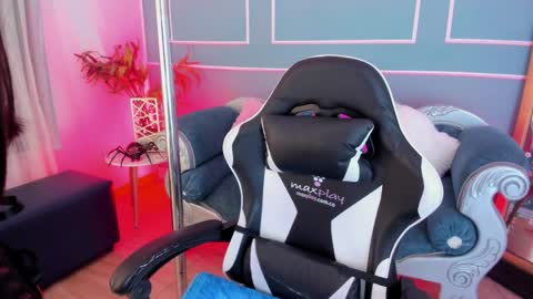     online show from April 9, 11:26 am