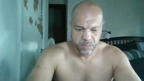 Snapshot of redbone441 chatting on April 25, 8:06 pm Redbone online show from April 25, 8:06 pm