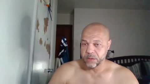 Snapshot of redbone441 chatting on April 29, 5:00 am Redbone online show from April 29, 5:00 am