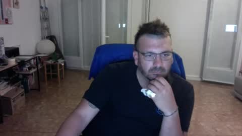 redbonezzzz online show from May 6, 10:04 pm