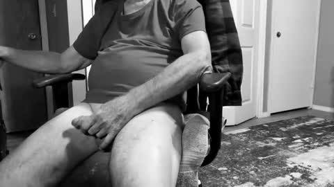 Snapshot of redbud3075 chatting on October 22, 3:51 am Daddy G online show from October 22, 3:51 am