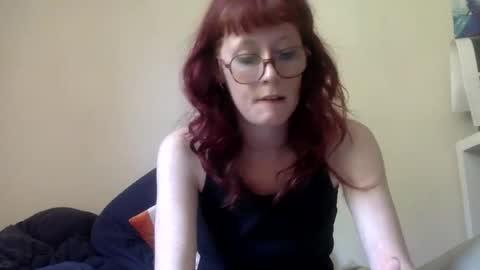Snapshot of redcassie666 chatting on April 7, 11:43 am redcassie666 online show from April 7, 11:43 am