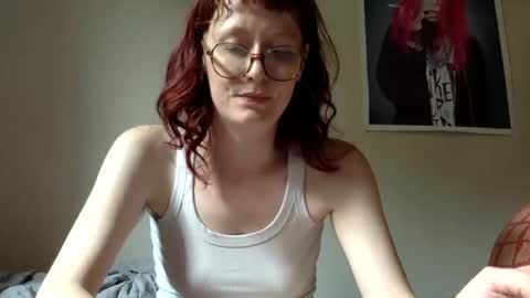 Snapshot of redcassie666 chatting on May 2, 3:28 pm redcassie666 online show from May 2, 3:28 pm