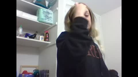 Snapshot of reddwaxx chatting on December 19, 7:32 pm reddwaxx online show from December 19, 7:32 pm