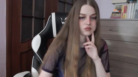 Lily online show from November 16, 2:17 am