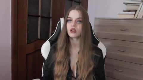 Lily online show from February 11, 2:27 am