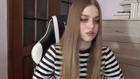 Lily online show from February 20, 2:30 am