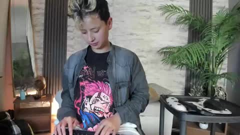 redhood_1_ online show from March 28, 5:40 am