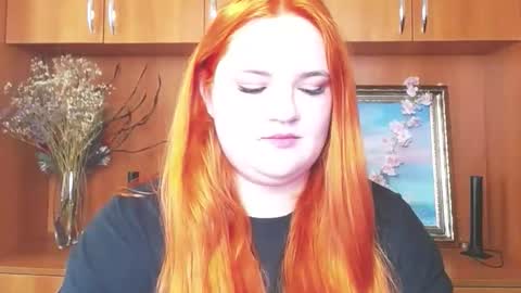 Snapshot of redhotqueen1 chatting on April 21, 12:33 pm Rina online show from April 21, 12:33 pm