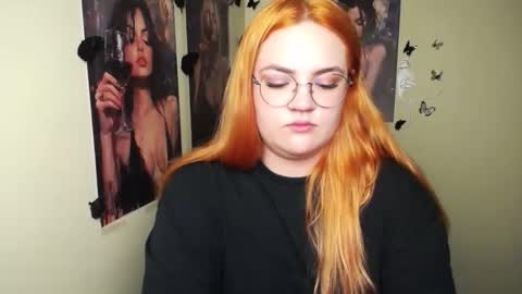 Snapshot of redhotqueen1 chatting on April 29, 5:30 pm Rina online show from April 29, 5:30 pm
