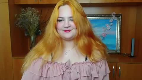 Snapshot of redhotqueen1 chatting on May 6, 12:21 pm Rina online show from May 6, 12:21 pm