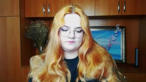 Snapshot of redhotqueen1 chatting on May 8, 6:08 am Rina online show from May 8, 6:08 am