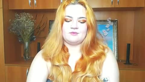 Snapshot of redhotqueen1 chatting on May 14, 12:23 pm Rina online show from May 14, 12:23 pm