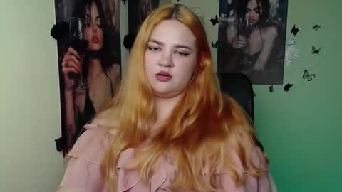 Snapshot of redhotqueen1 chatting on May 15, 2:57 pm Rina online show from May 15, 2:57 pm
