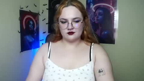 Snapshot of redhotqueen1 chatting on May 20, 12:22 pm Rina online show from May 20, 12:22 pm