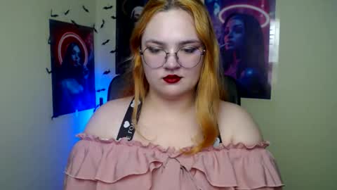 Snapshot of redhotqueen1 chatting on May 21, 12:23 pm Rina online show from May 21, 12:23 pm