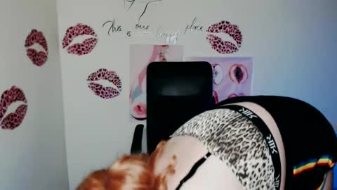 Snapshot of redhotqueen1 chatting on June 11, 12:32 am Rina online show from June 11, 12:32 am