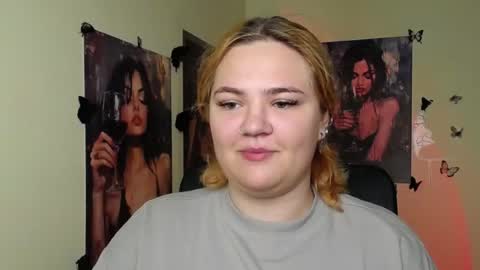 Snapshot of redhotqueen1 chatting on June 14, 6:04 am Rina online show from June 14, 6:04 am