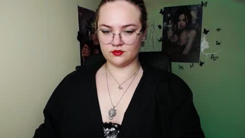 Snapshot of redhotqueen1 chatting on July 5, 6:09 am Rina online show from July 5, 6:09 am