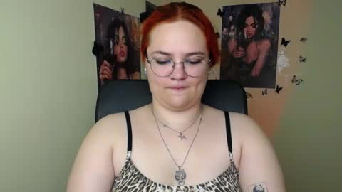 Snapshot of redhotqueen1 chatting on July 8, 12:09 pm Rina online show from July 8, 12:09 pm