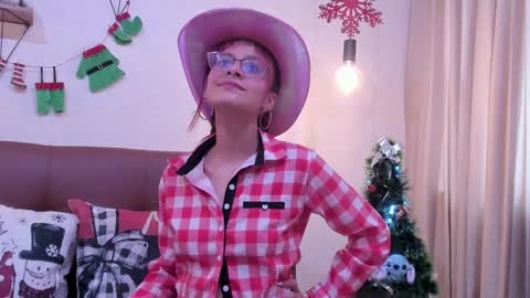 Snapshot of redmeloddy chatting on December 6, 9:24 pm Meloddy online show from December 6, 9:24 pm