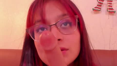 Snapshot of redmeloddy chatting on December 19, 8:44 pm Meloddy online show from December 19, 8:44 pm