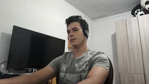 Snapshot of redsoul951869 chatting on March 7, 3:19 am RedsoulReaver online show from March 7, 3:19 am