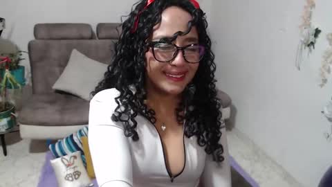 Snapshot of redvelvet_25 chatting on March 2, 9:49 am Velvet online show from March 2, 9:49 am