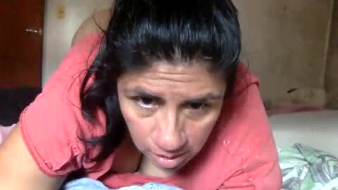 Snapshot of redwinelipss chatting on October 15, 5:02 pm redwinelipss online show from October 15, 5:02 pm