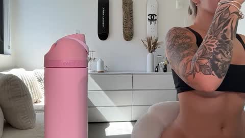 reecemariexx online show from February 11, 5:18 pm