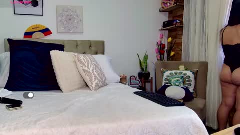 Snapshot of reese_yanella chatting on July 21, 7:05 pm Yanella online show from July 21, 7:05 pm