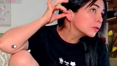 Snapshot of reese_yanella chatting on July 25, 6:11 am Yanella online show from July 25, 6:11 am