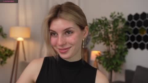 JessyinCherri yang online show from December 13, 7:25 am