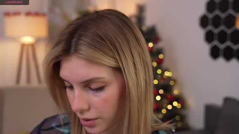 JessyinCherri yang online show from December 21, 7:13 am