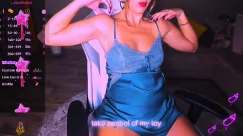 reggieMeow online show from December 3, 1:08 am